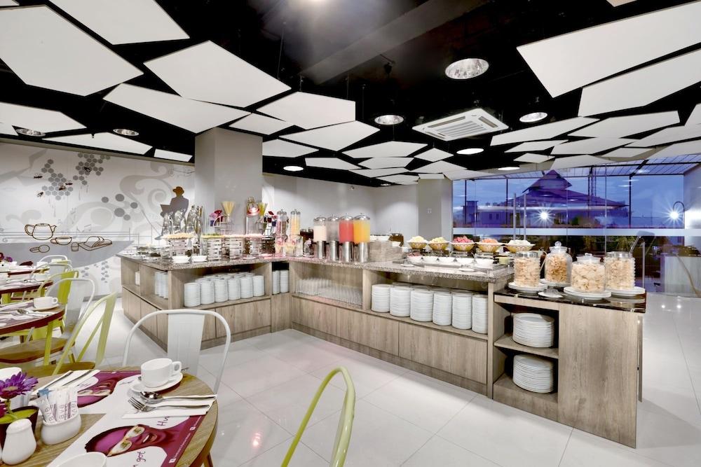 Favehotel S. Parman Medan Exterior photo